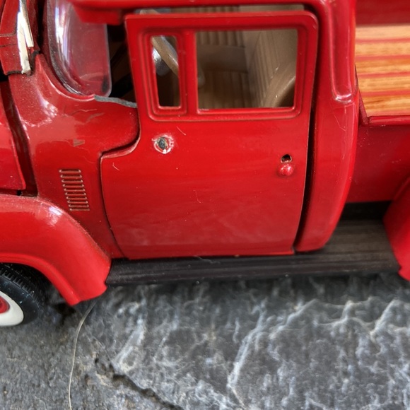 Cute red Ford collectible truck - Picture 6 of 9